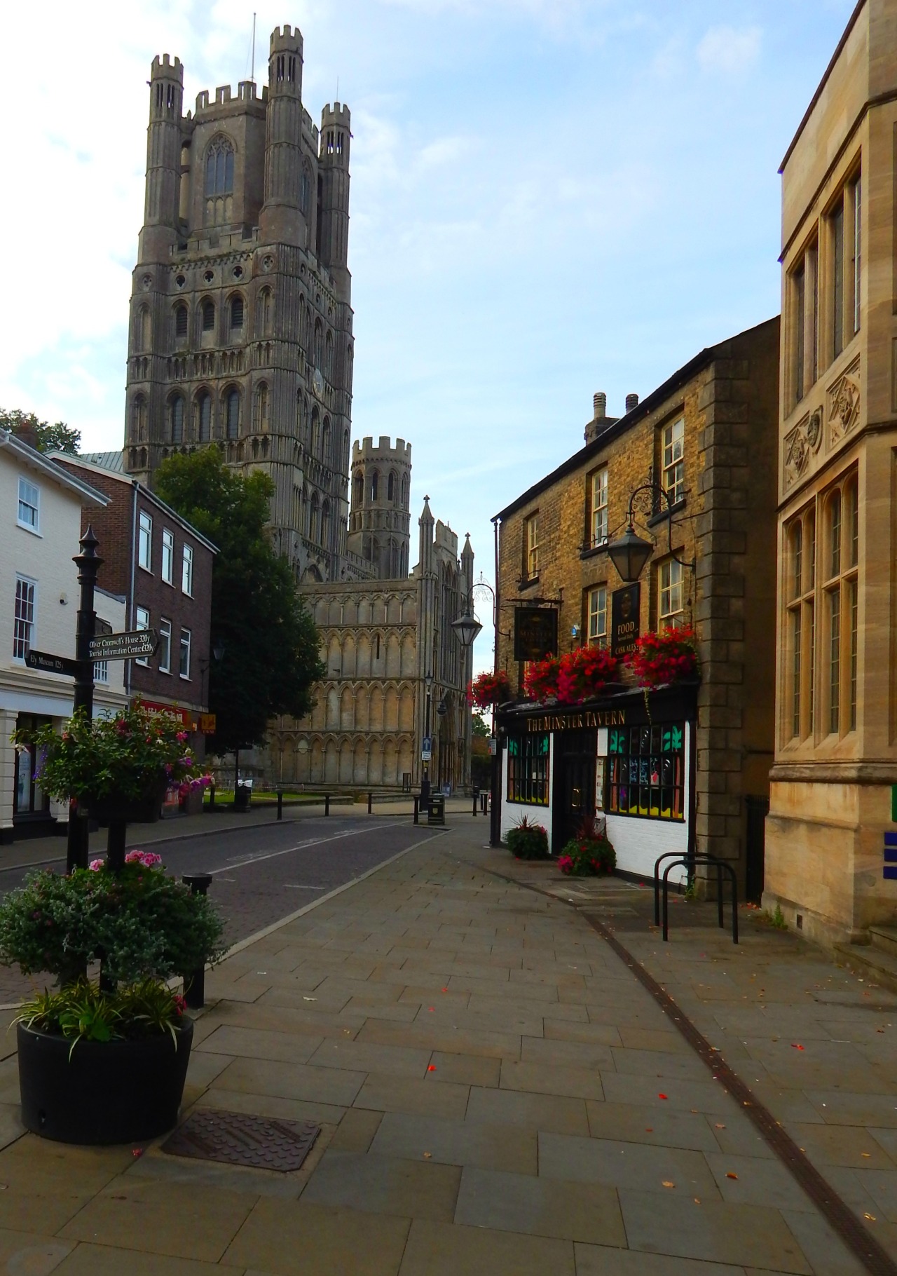 fuckitandmovetobritain:  Ely, Cambridgeshire, England, UK  want