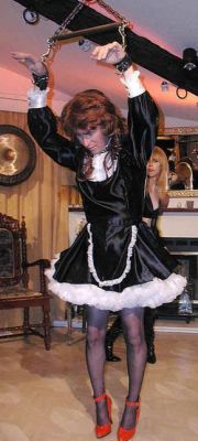 fedomsissy:  http://fedomsissy.tumblr.com/archive  This is what happens when the maid fails to please Mistress.