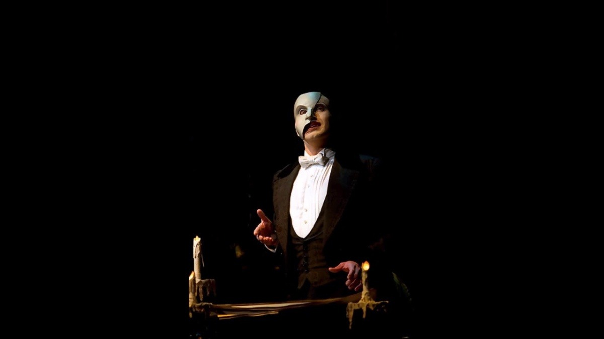 Reflecting on the Phantom – An Interview with Earl Carpenter