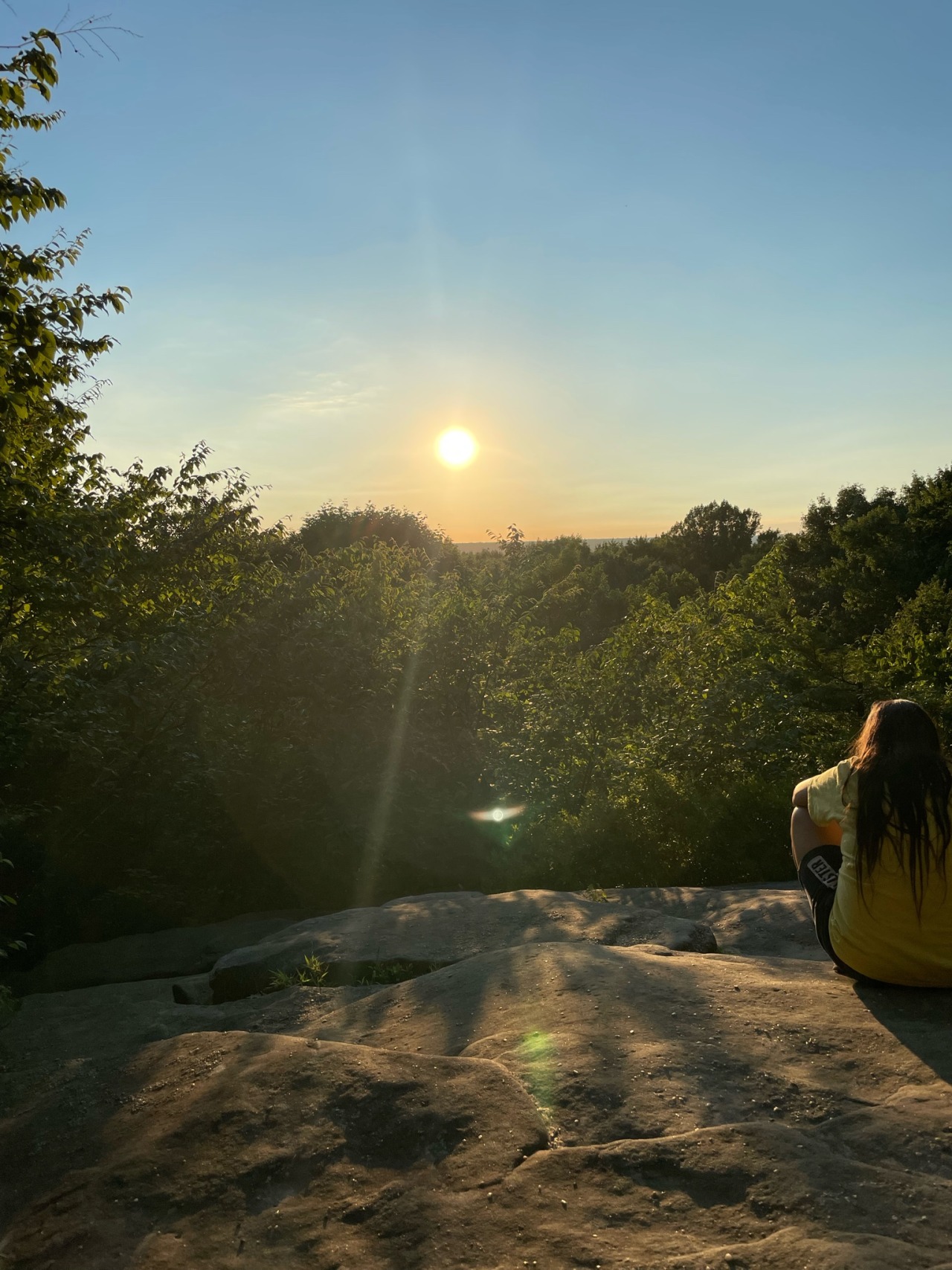 It was a beautiful summer evening for a date night hike with my girls, Astrid had her first hike and she did so well! Always love hiking with @katiiie-lynn and snapping shots. Set up the hammock and waited for sunset🥰 