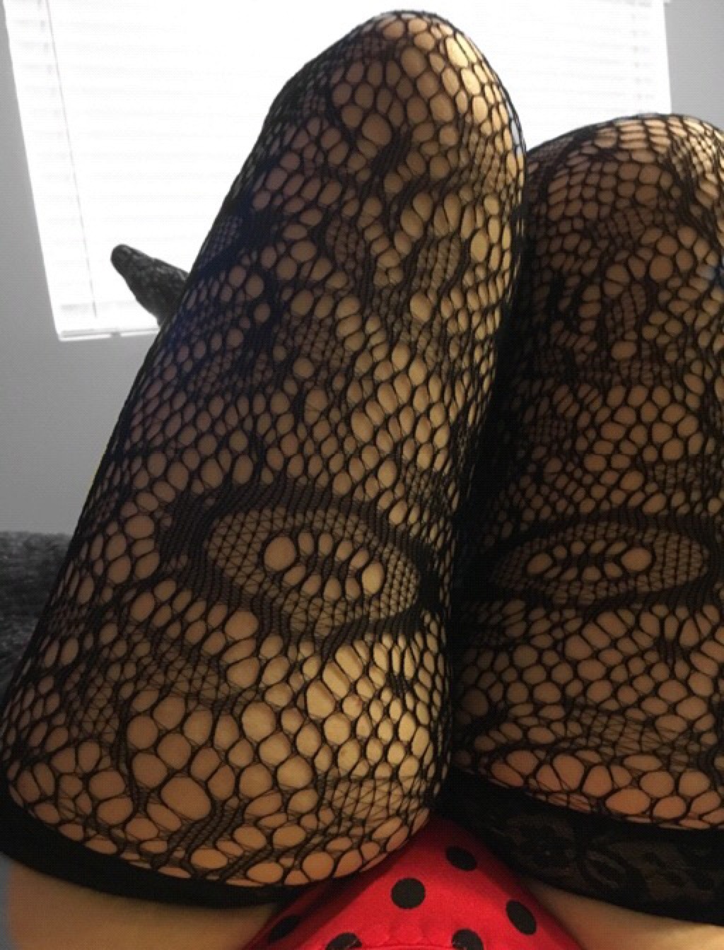 bemyvirtualobsession:  I’M YOURS TODAY  I want whiskey  Save your wine Don’t