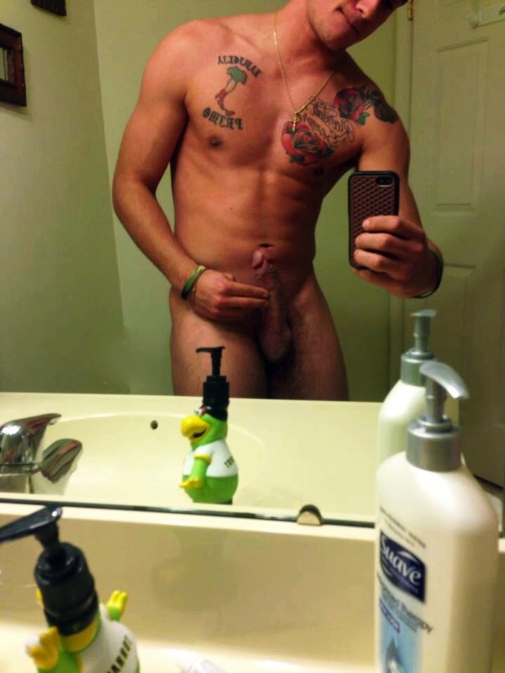 instaguys:  Guys with iPhones Source: gwip.me   