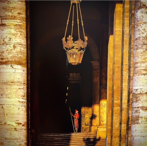  The Swiss Guard at the bronze gate, Vatican, Rome, Italy. 