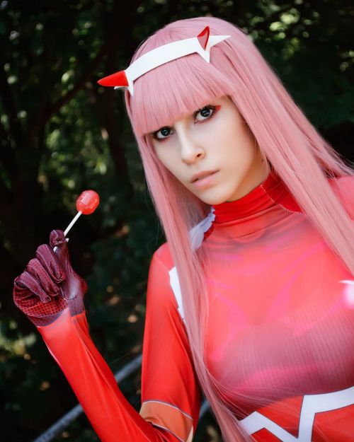 Follow me ❤️❤️❤️ #zerotwo #cosplayers #cosplayofinstagram #cosplaygirls #anime #animefans #darlingin