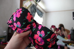 eternal-huqs: batmoan:  i got new bras and this one appears to stand outyes they’re small bras like 34B get over it  THATS SO PRETTY. 