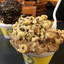 yummyfoooooood:  Chocolate Chip Cookie Dough