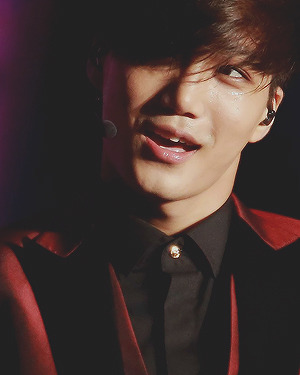 kaibility:  kim jongin ; red - for krisinsanity. 