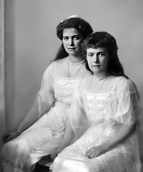 delicateflowers-of-the-past: Grand Duchesses Maria and Anastasia Nikolaevna of Russia, photographed 