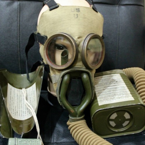 The US diaphragm mask was improved by making the eye lenses replaceable and making a one-size-fits-a