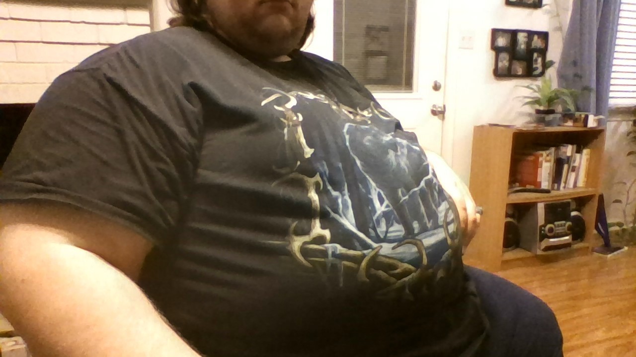 I felt pretty stuffed after dinner.  Do I look any bigger?