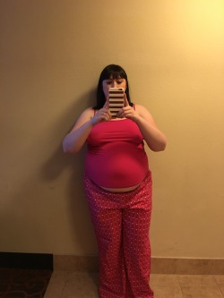 stuffedbellybabe:  Growing nicely #bbw #bigbellies