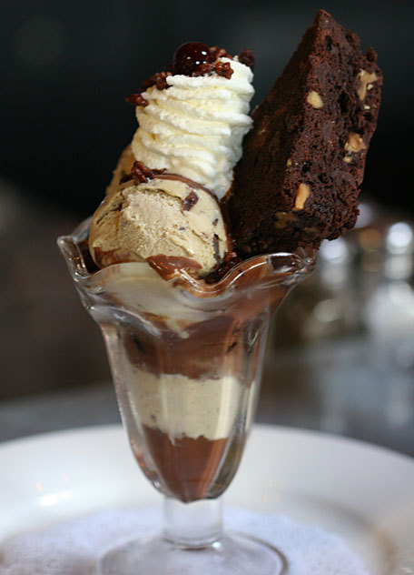 im-horngry:  Ice Cream Sundae - As Requsted!