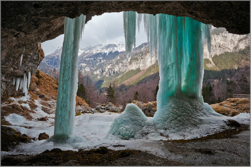 The frozen Fontana di Goriuda seen from behind, with the Julian Alps as a background, Italy (by P4dd