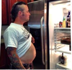 keepembloated:Back to the fridge… still hungry, still looking