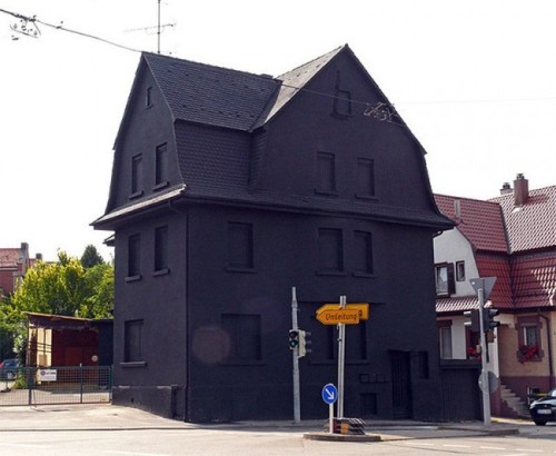 sixpenceee:  Haus in Schwarz (House in Black)  porn pictures