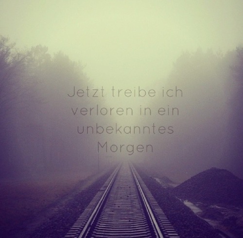 stilllivinginconfusion:  Jetzt treibe ich verloren in ein Unbekanntes morgen und hoffe es wird besser werden 