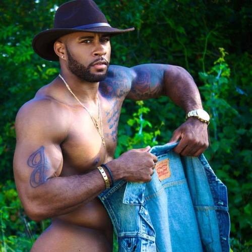 blackstripperworshippers:  Jeremy O Brown 