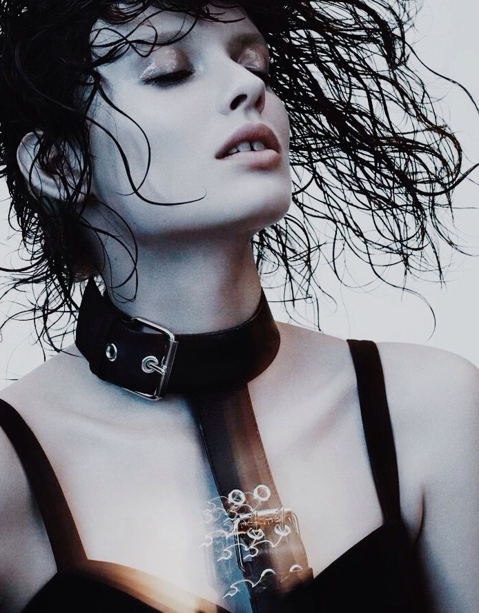 classykittenn:  “Saltimbanque,” photographed by Benjamin Lennox for Numèro Magazine