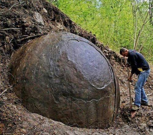 What a ball of rockConcretions are hard lumps found in sedimentary rock and often confused with foss