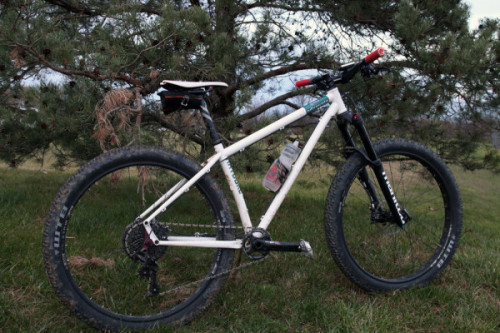 aces5050:  (via Review: Advocate Cycles Hayduke Sets the Standard for Plus Bikes to Come)