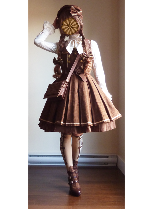 apple-salad:  I tried to coord a “lolita chocolatier” sort of outfit. (yes, all that mel