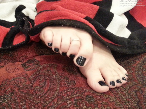 girliefeet101:feetzhellyeah: <3 Celebrate girls feet girliefeet101.tumblr.com