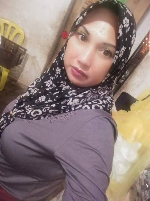 panglimahitam1991:Bulat2 belaka. Masih segar buah diladang.Bini org ni. Mnyelerakan.Bestt