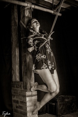 ropesession:  Model : JazPhotos : @tykarsfull set : http://ropesession.com/Ropes/en/project/home-sessions-jaz/