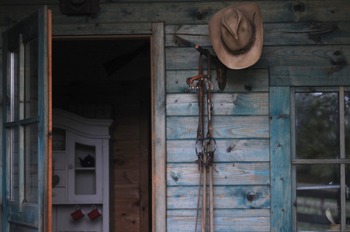 chillypepperhothothot: Cowboy house by Poll66 on Flickr.