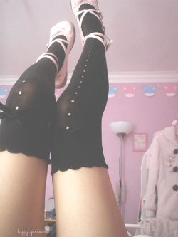 happy-garden:  thigh highs &amp; bears ♡ 