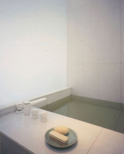 unsubconscious:Bathtub in a New York apartment designed by Michelle Gabellini Architects, 1989 