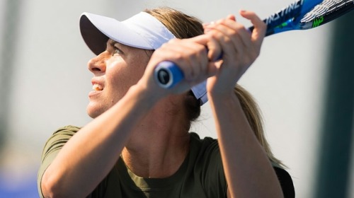 alwayswithsharapova:Maria Sharapova during her Sunday practice session at the Shenzhen Open WTA.