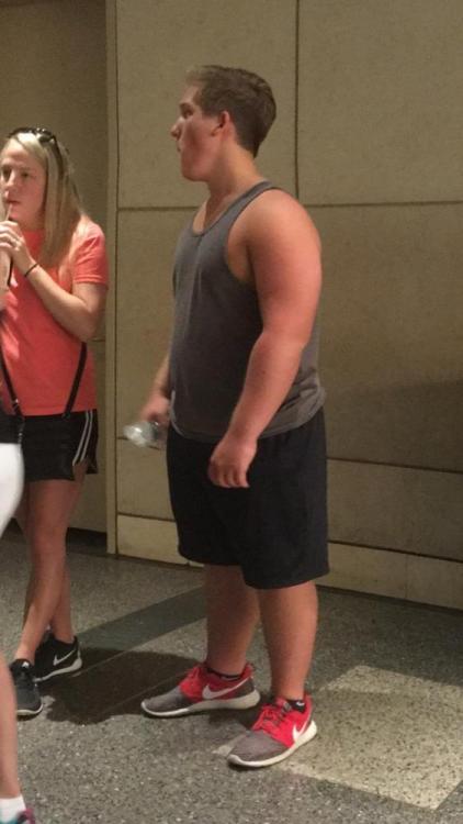 chunkyguys: gr82bfit:  source: candiddudes  Woah! This guy describes my blog