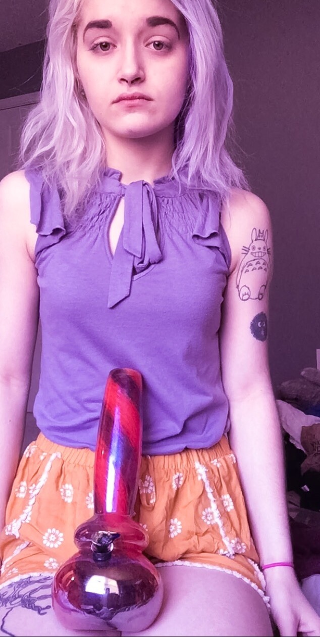 astr0zombies:  anxietyyangell:  here I am looking like shit, wakin and bakin 🌬