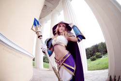 cosplayhotties:  Jaina Proudmoore - Walking