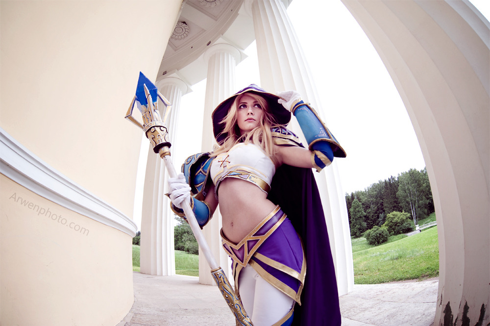 hotcosplaychicks:  Jaina Proudmoore - Walking in Old Dalaran by Narga-Lifestream