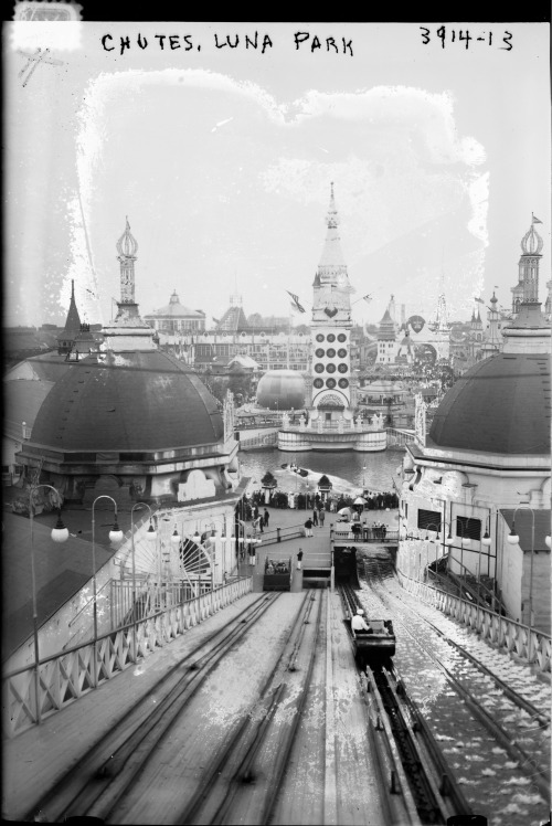 onceuponatown:  New York. The Chutes at Luna Park, circa 1915.