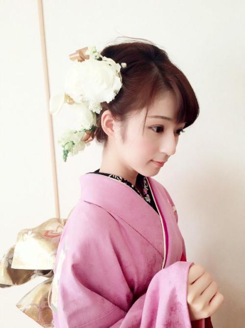 itsumono:   @shizurin24  成人式の時の生花の髪飾りは母が作ってくれました…(´；ω；｀) #drop_tt
