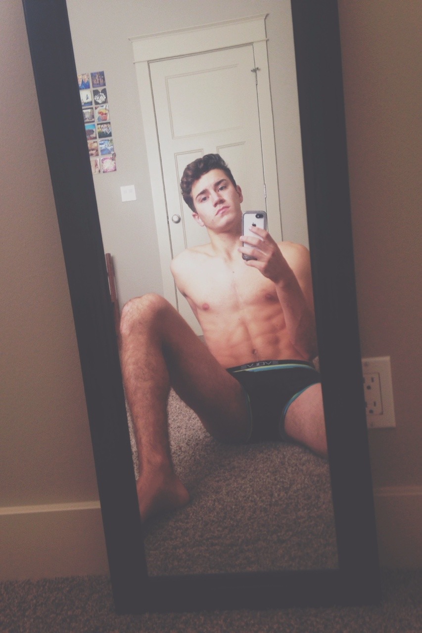 tumb1rboys:  Aye sexy 