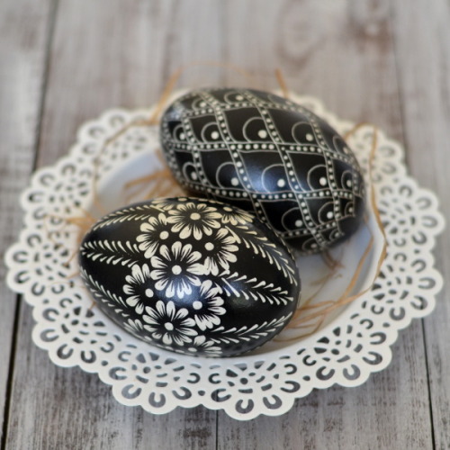 lamus-dworski:Various pisanki (Polish decorated Easter eggs) with modern and traditional patterns, f