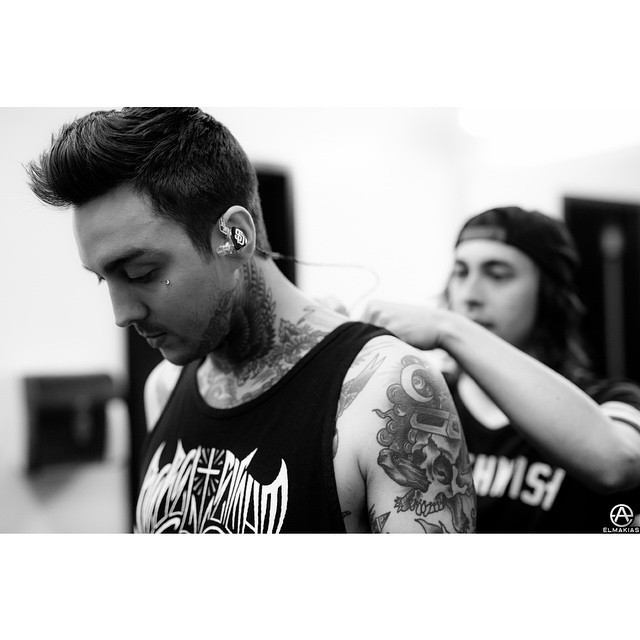 tonyperry:  #teamwork @piercethevic // photo: @elmakias 