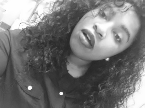 vintageesoull:  Blackout 💋✌  😍