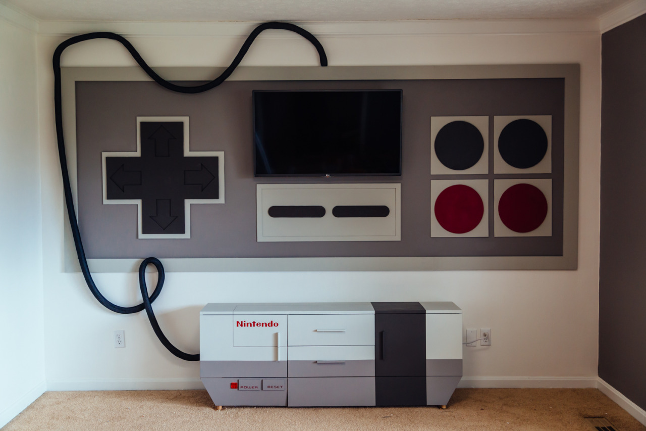 archiemcphee:  This giant Nintendo Entertainment System and controller are a fully
