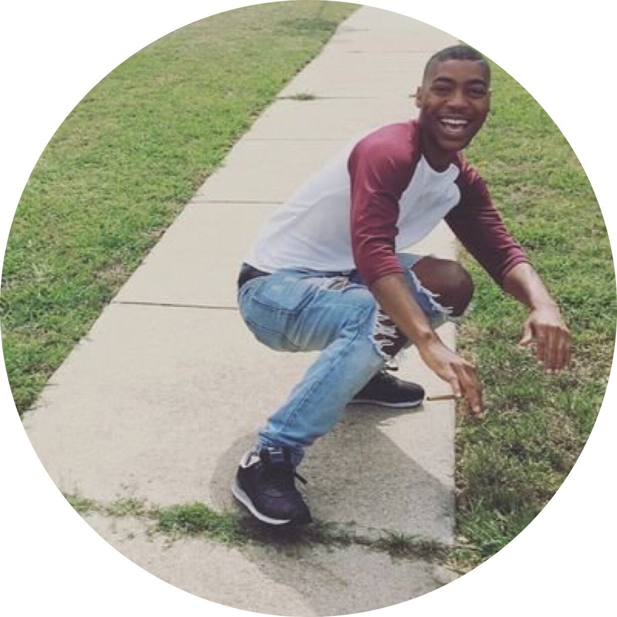 evablesspumpum:  griefboi:  D-e-a-d  Lmao niggas