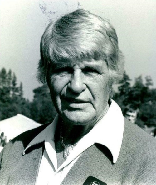 Jim Davis (August 26, 1915 – April 26, 1981) Physique: Average BuildHeight: 6’ 2½" (1.89 
