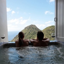 findingmeafter40:  Hot tub, red wine, someone special and paradise. Must be heaven!