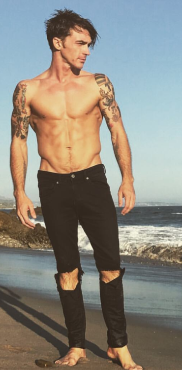 sexysweetguycandy:  Drake Bell