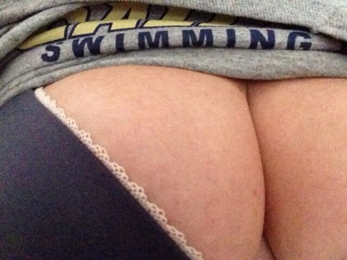 bewbieblog:  Our latest anonymous submitter just would like to let you know she enjoys swimming. You’ve seen this gorgeous lady submit to here before.  Happy Friday!