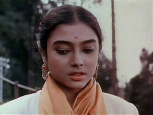 dhrupad: Alaknanda Roy as Monisha in Kanchenjungha (1962)