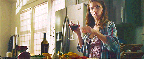 redlance:captainpeachperfect:Pitch Perfect AU. Beca is obsessed with a guy juggling knives from yout